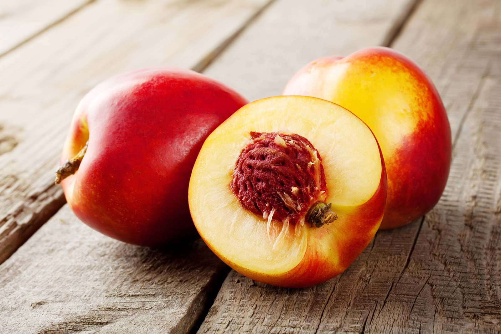 how-to-eat-a-nectarine