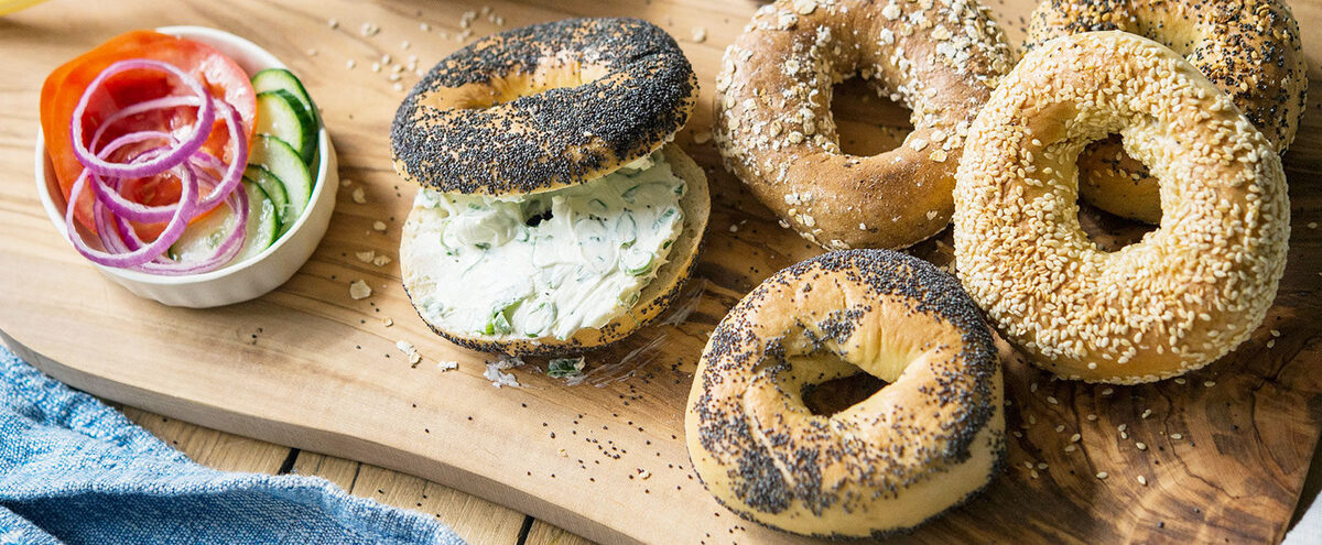 how-to-eat-a-new-york-bagel