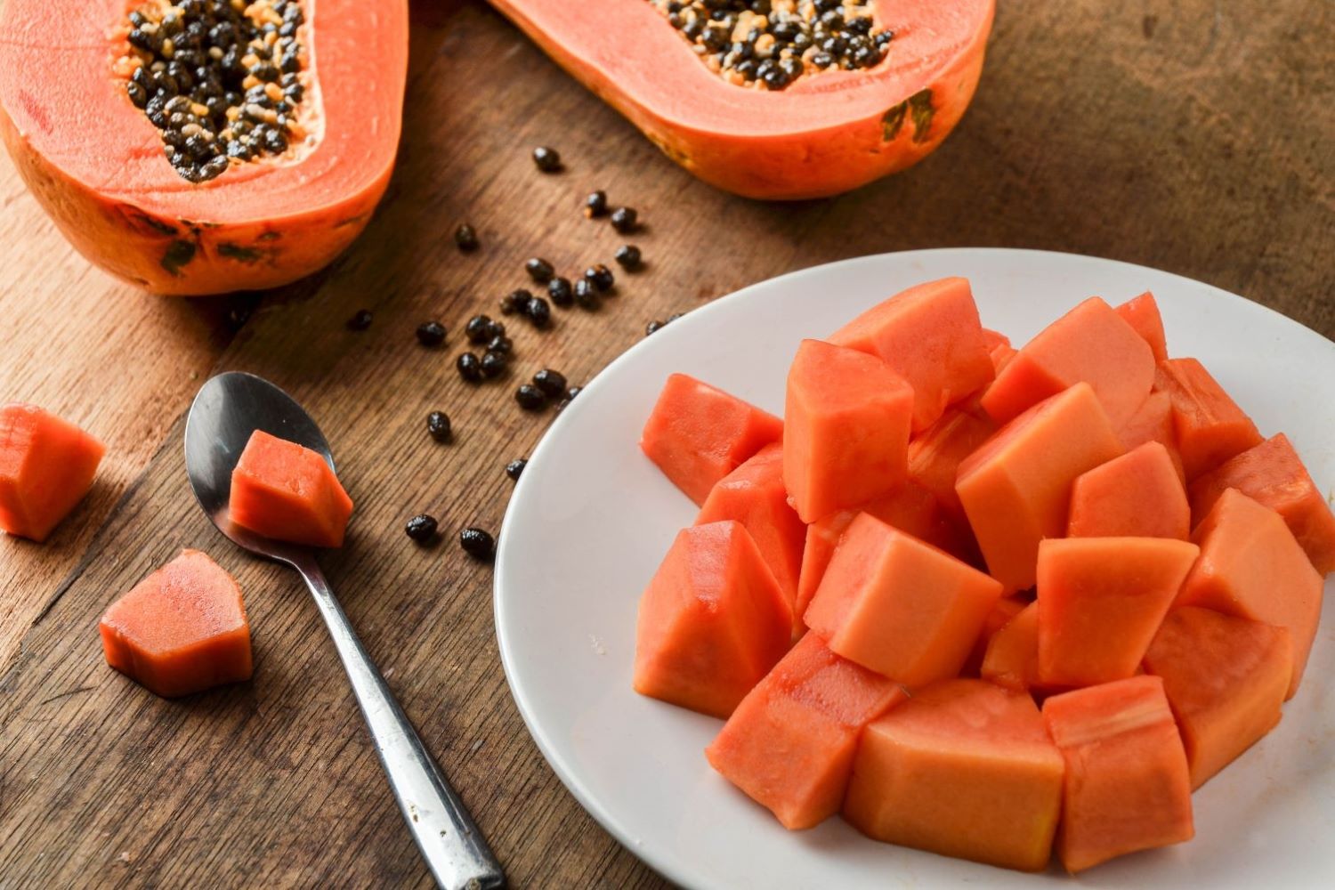 how-to-eat-a-papaya