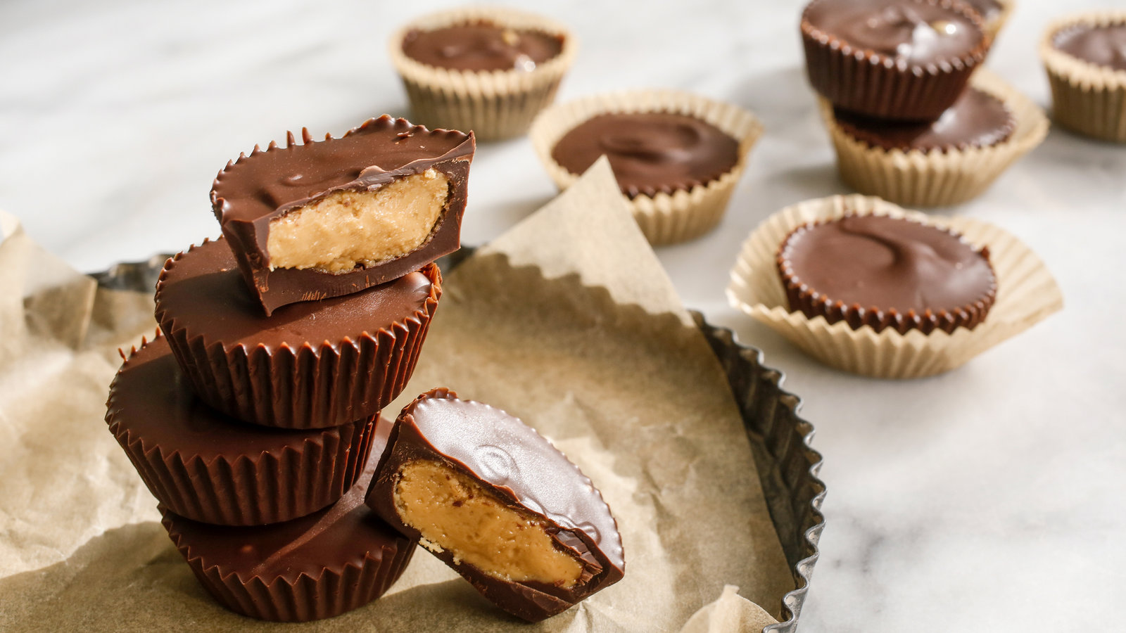 how-to-eat-a-peanut-butter-cup