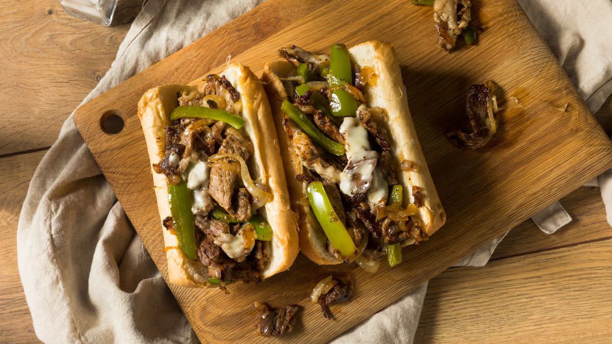 how-to-eat-a-philly-cheesesteak