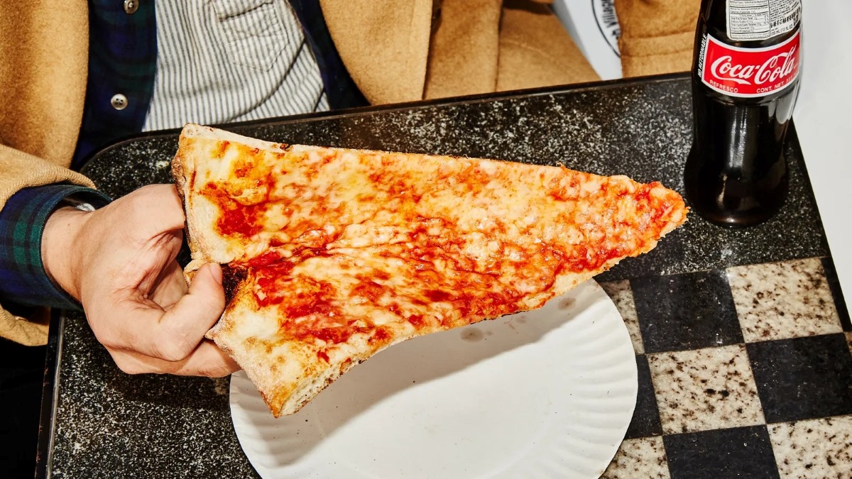 how-to-eat-a-pizza-slice