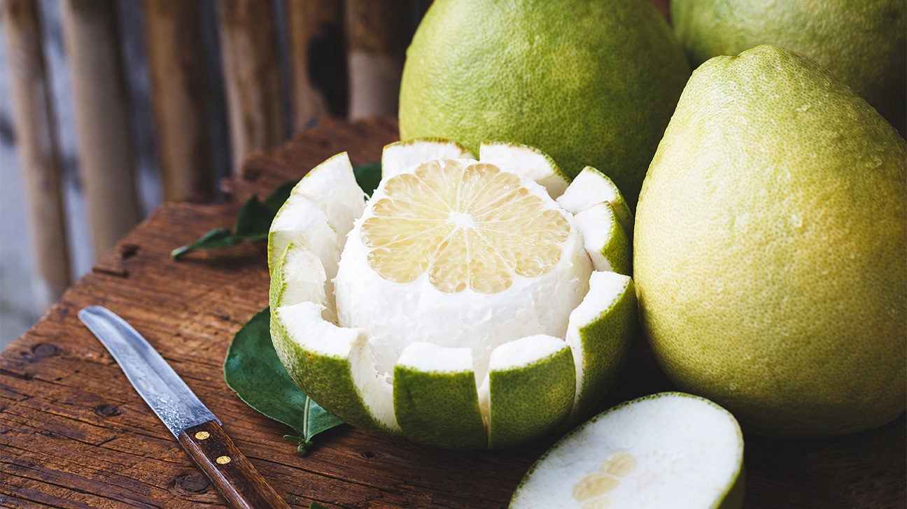 how-to-eat-a-pomelo