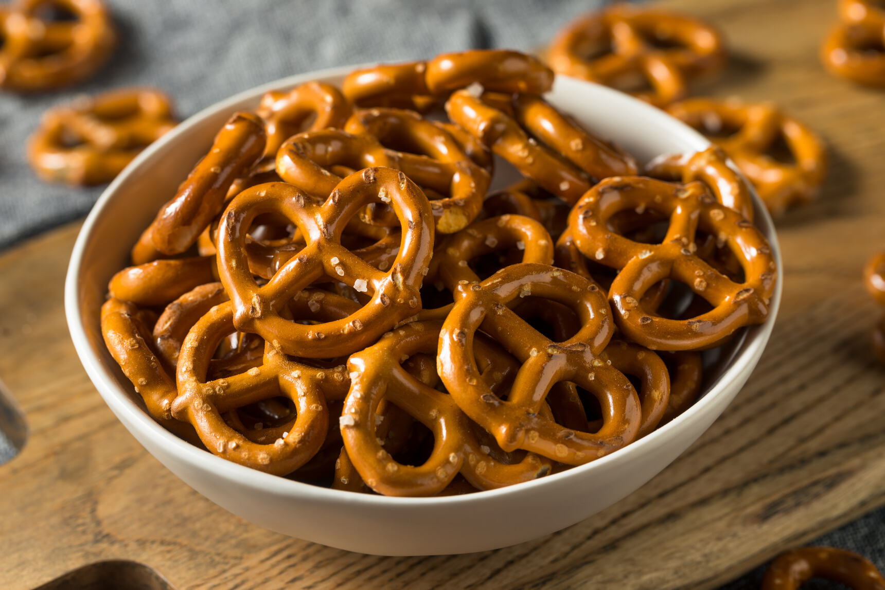 how-to-eat-a-pretzel-with-no-salt