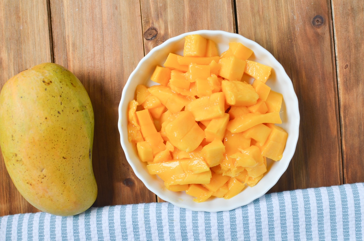 how-to-eat-a-ripe-mango