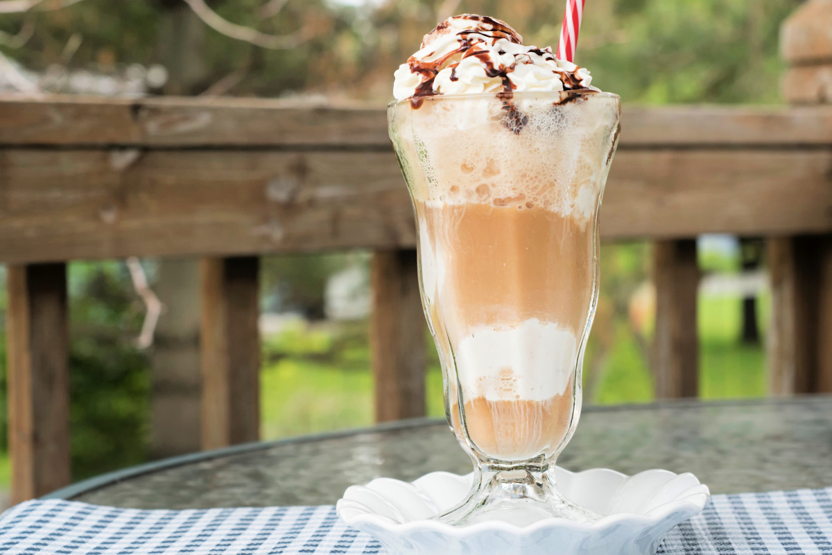 how-to-eat-a-root-beer-float
