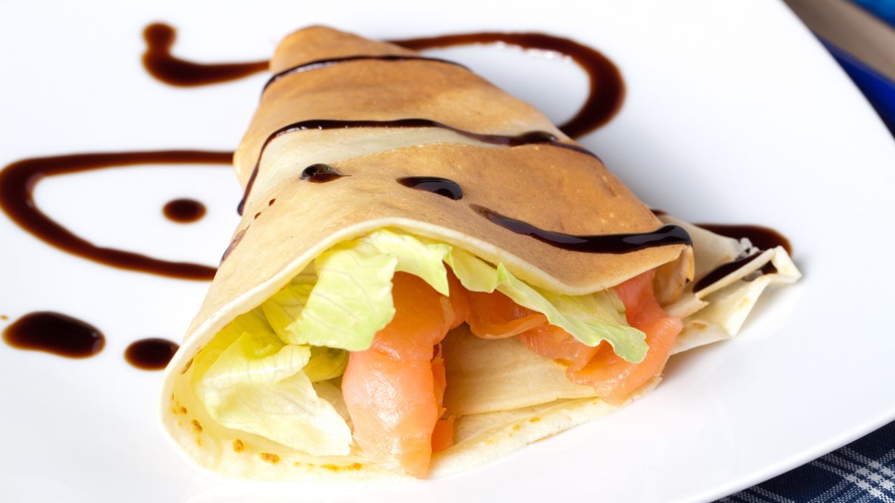 how-to-eat-a-savory-crepe