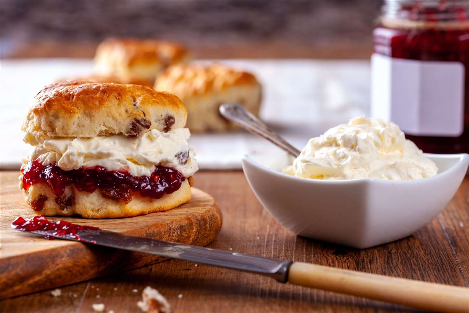 how-to-eat-a-scone-correctly