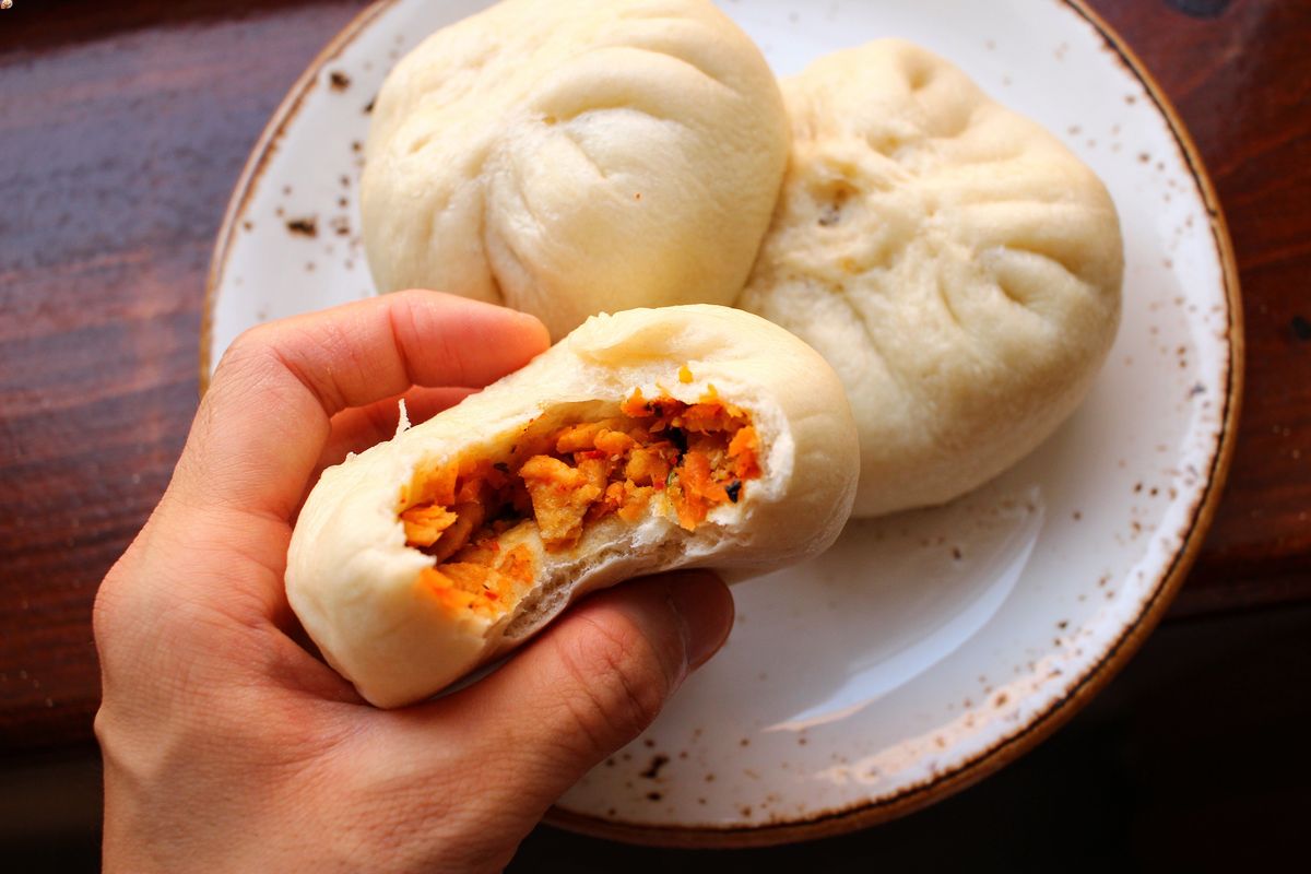 how-to-eat-a-steamed-bun