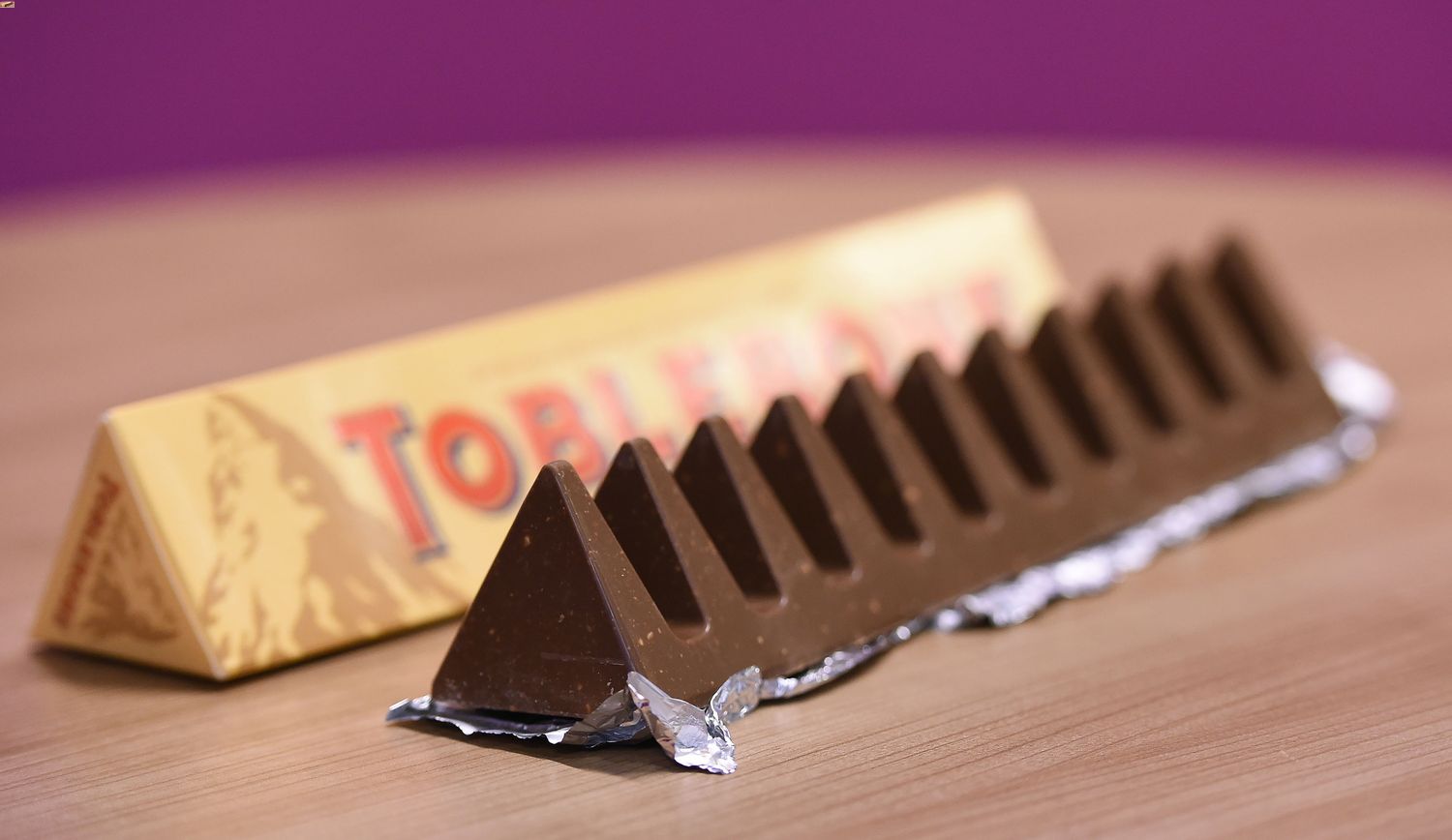 how-to-eat-a-toblerone-chocolate-bar