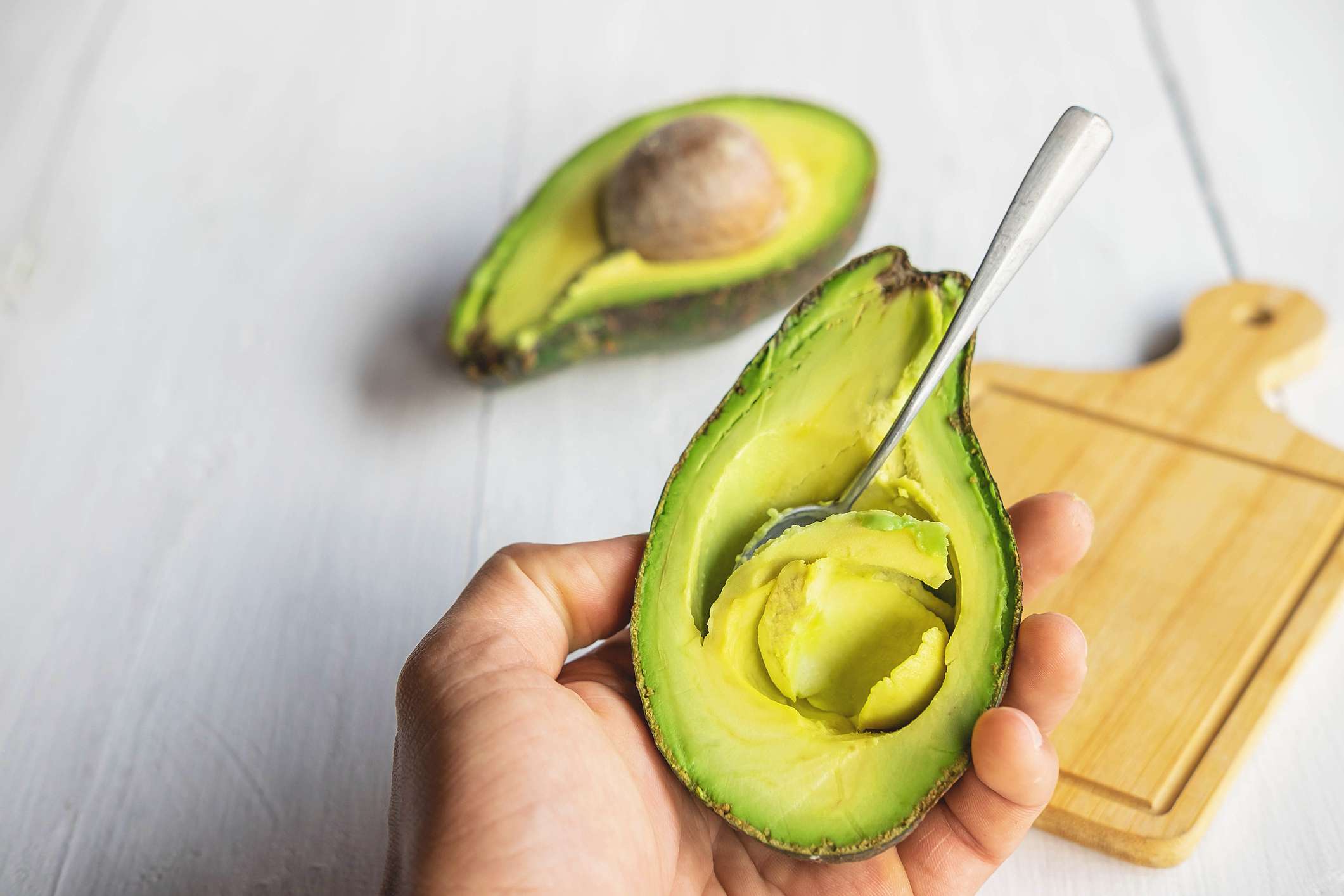 how-to-eat-a-whole-avocado-with-some-carbs