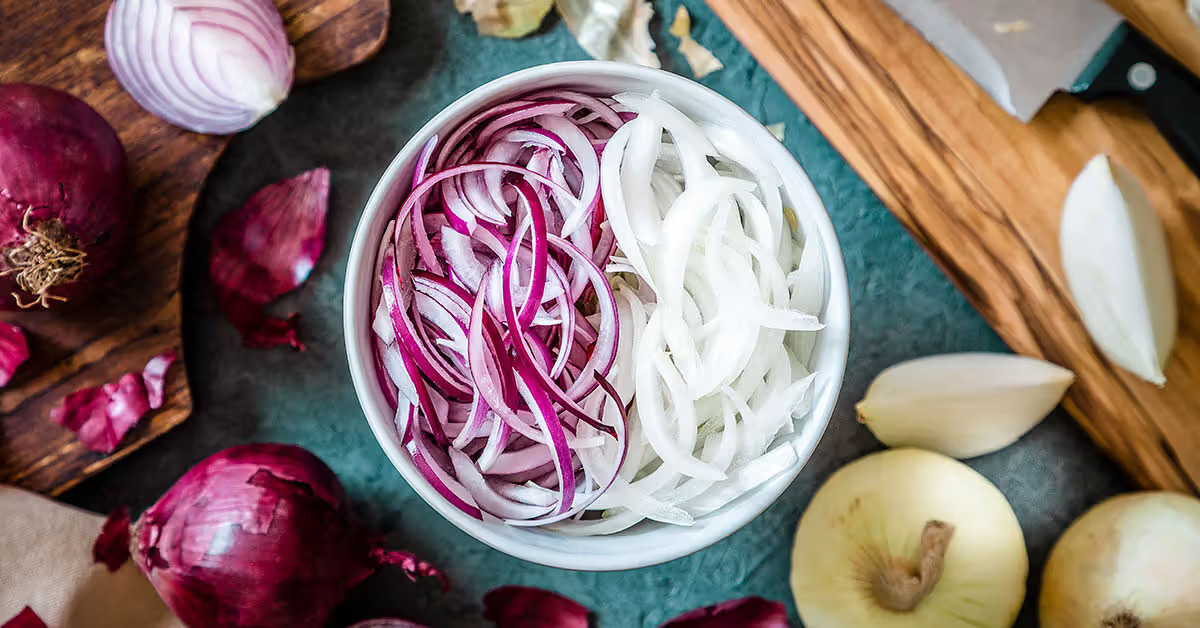 how-to-eat-a-whole-raw-onion