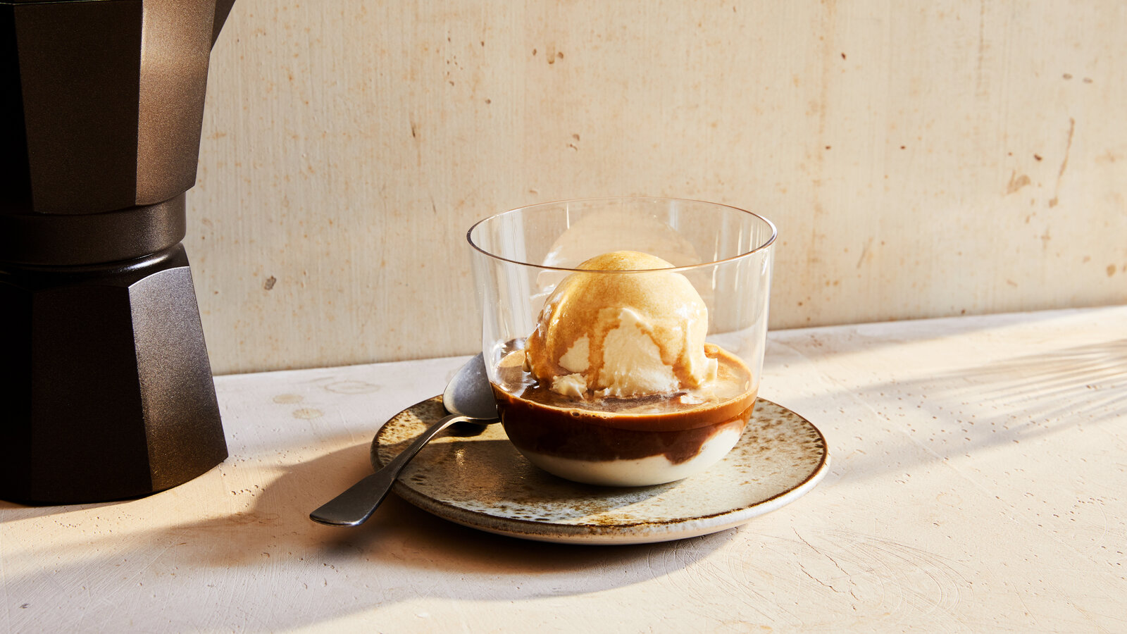 how-to-eat-an-affogato