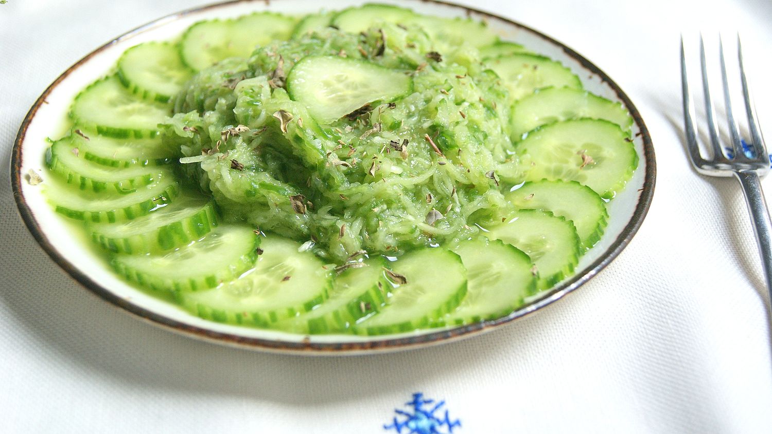 how-to-eat-an-armenian-cucumber