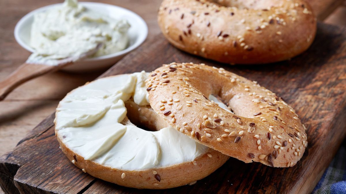 how-to-eat-an-entire-cream-cheese-bagel-in-one-sitting