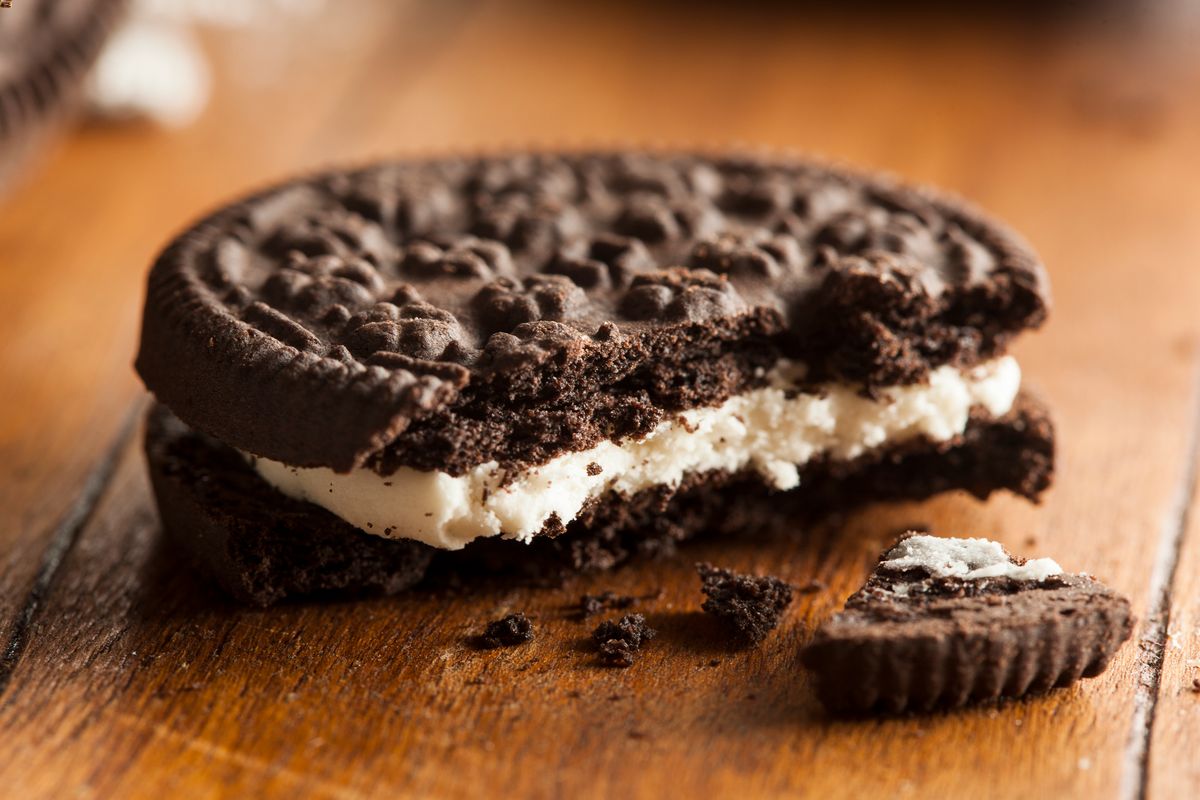 how-to-eat-an-oreo-cookie