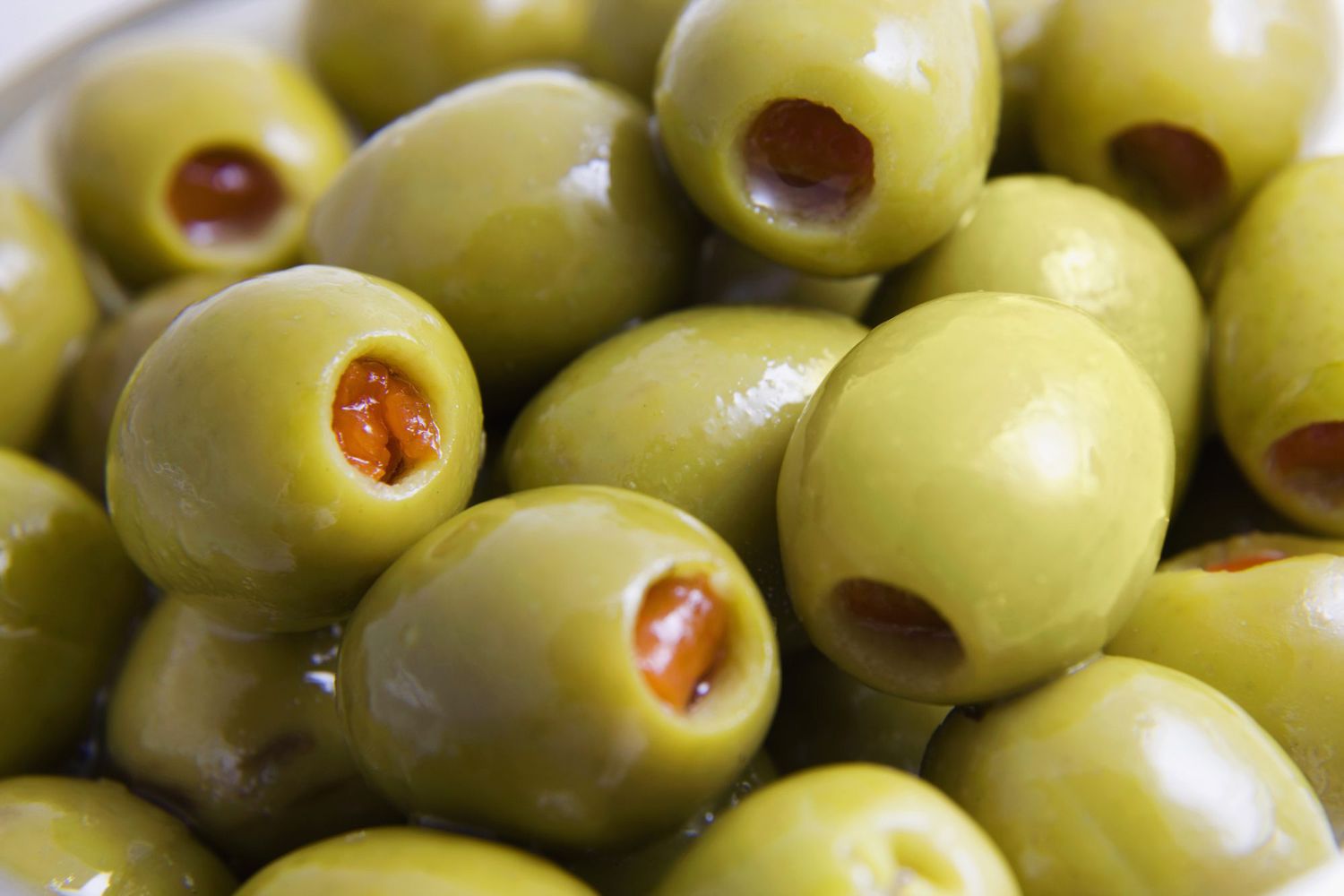 how-to-eat-an-unpitted-olive