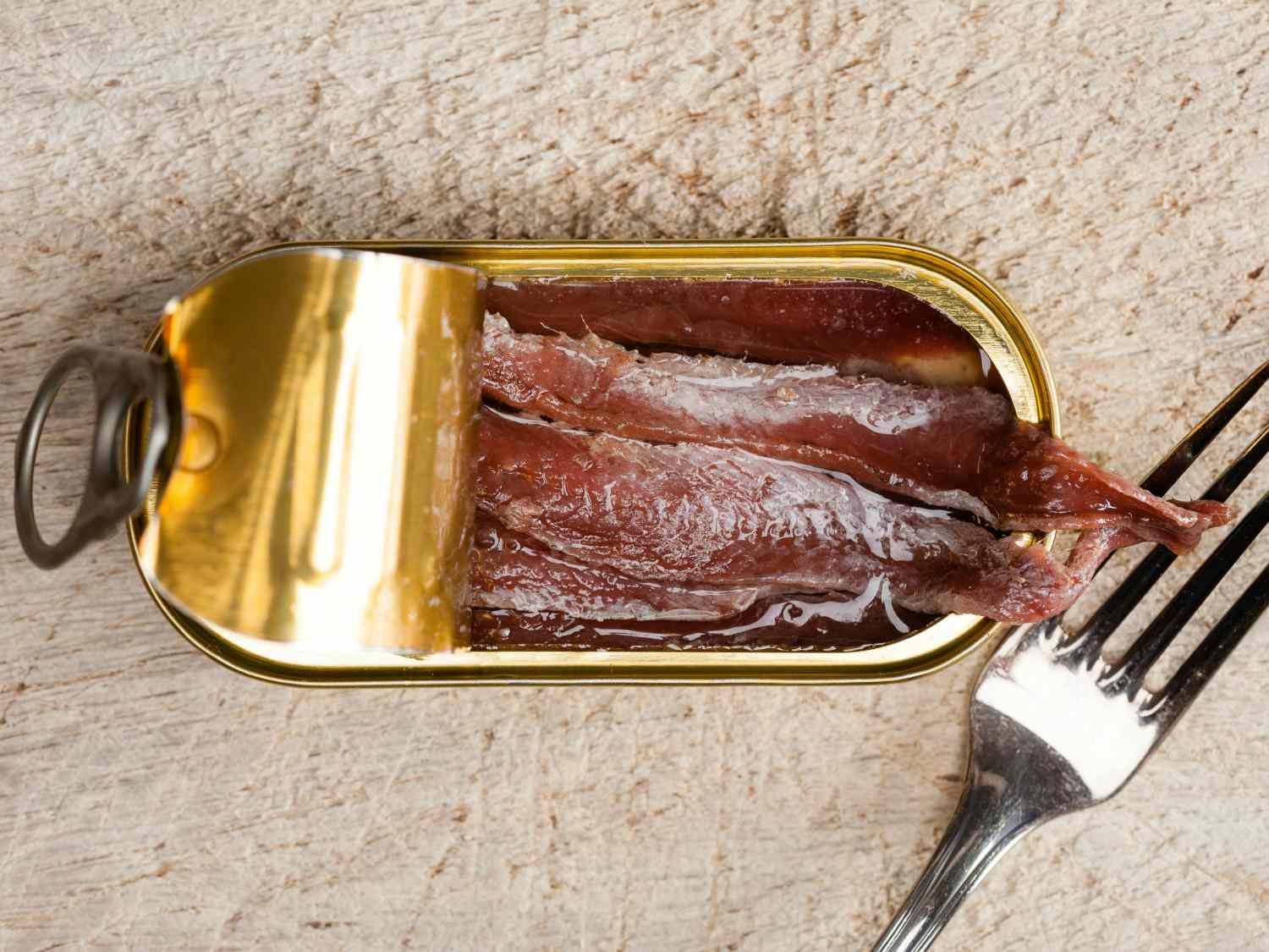 how-to-eat-anchovies-in-olive-oil