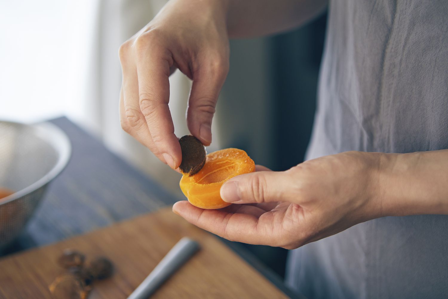 how-to-eat-apricot-seed-kernels