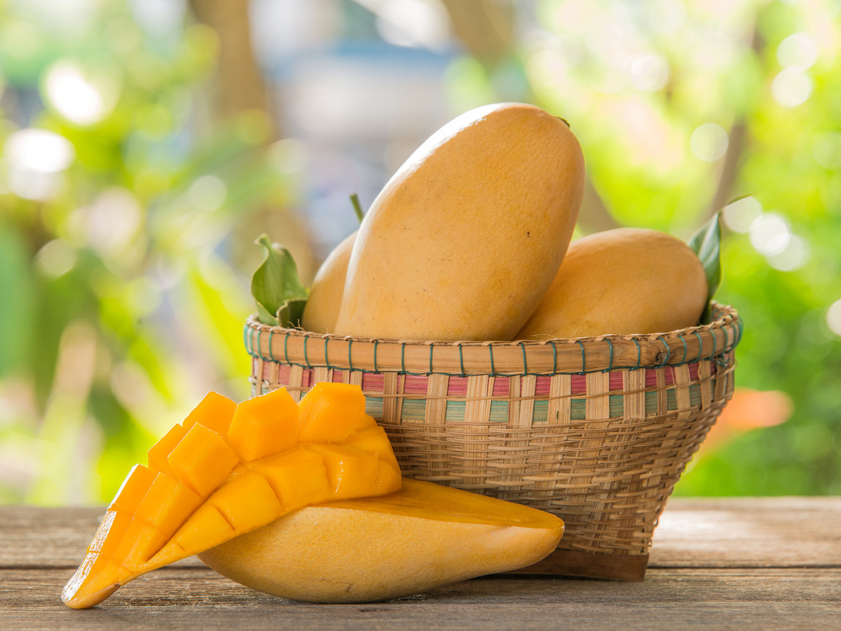 how-to-eat-ataulfo-mango