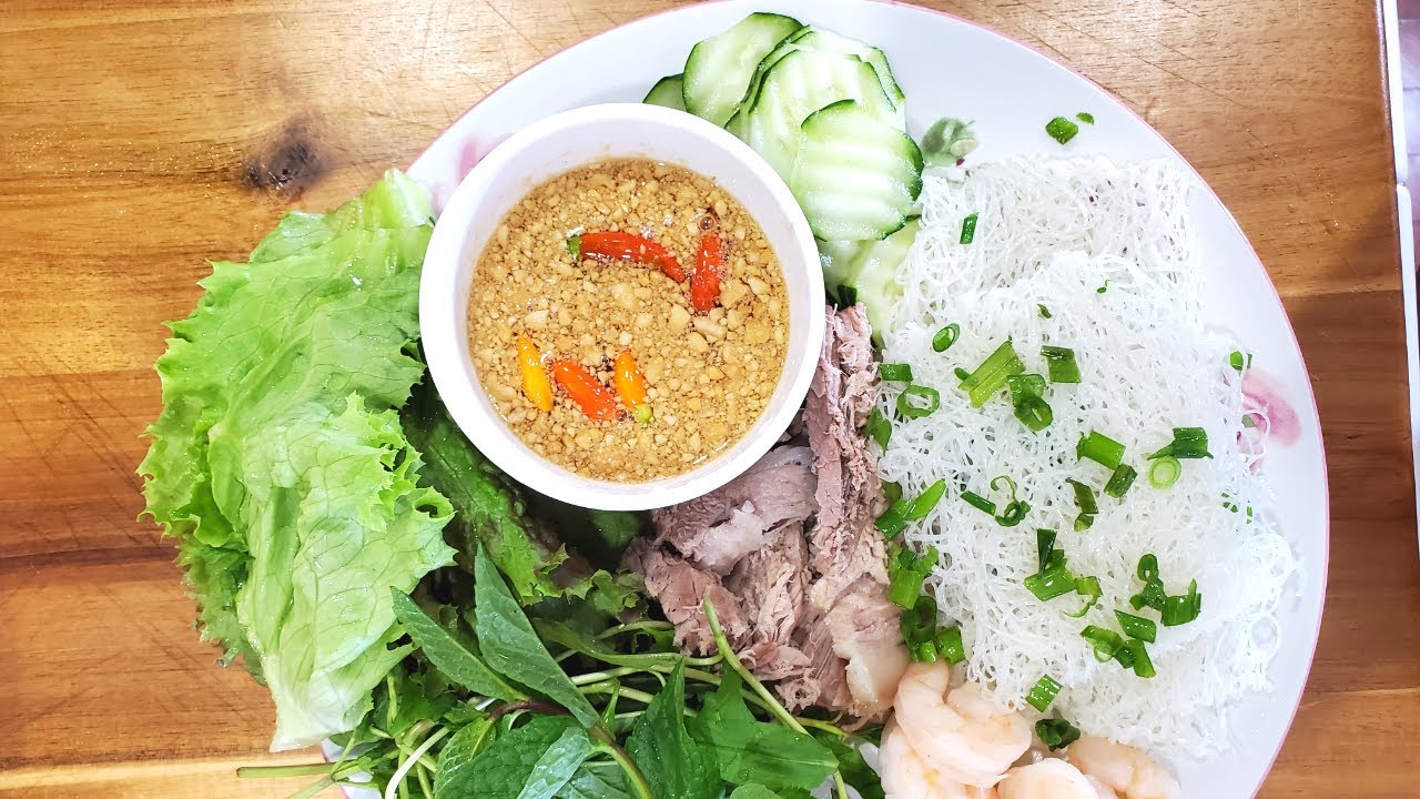 how-to-eat-banh-hoi
