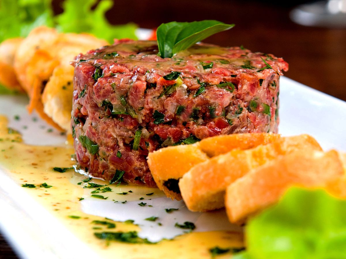 how-to-eat-beef-tartare