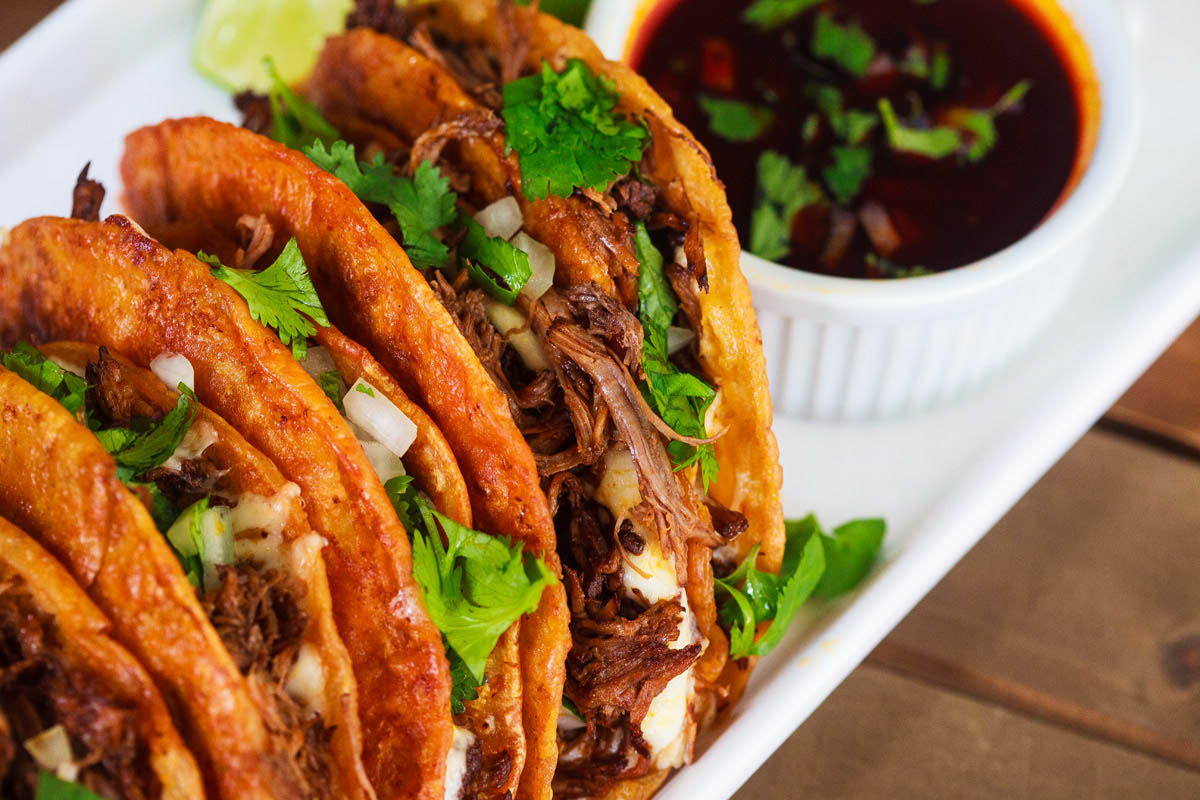 how-to-eat-birria-consome