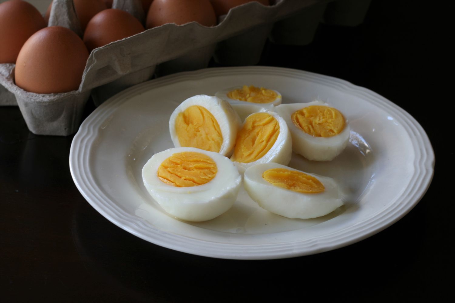how-to-eat-boiled-eggs
