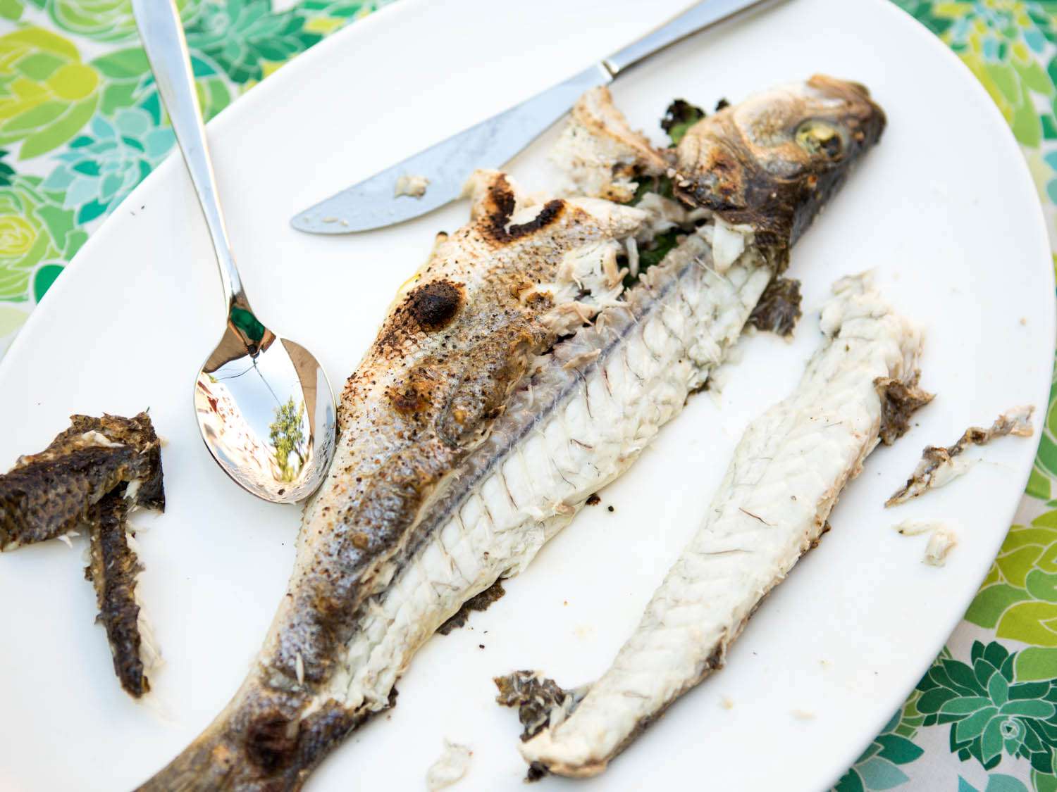 how-to-eat-bone-in-whole-fish