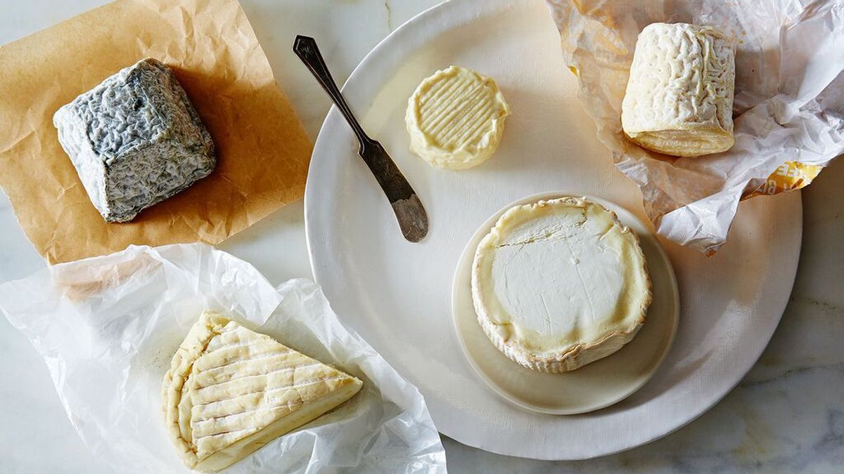 how-to-eat-boucheron-goat-cheese
