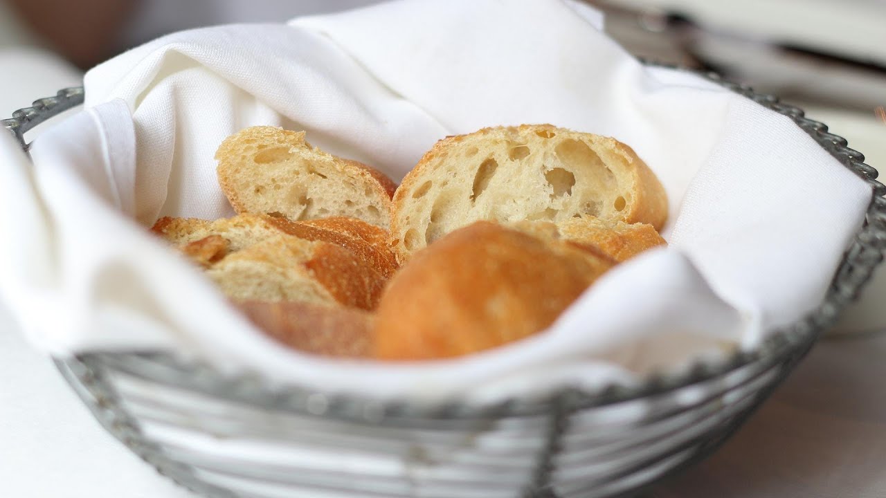 how-to-eat-bread-at-dinner