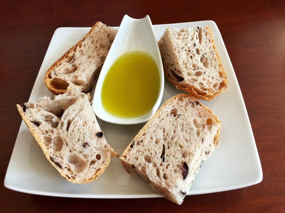 how-to-eat-bread-with-olive-oil