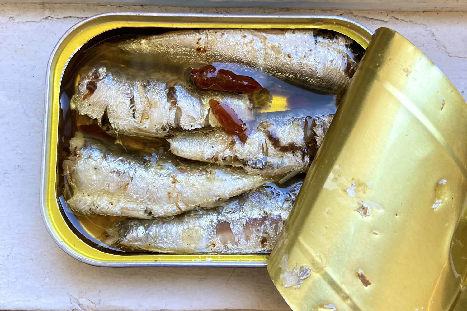 how-to-eat-canned-fish
