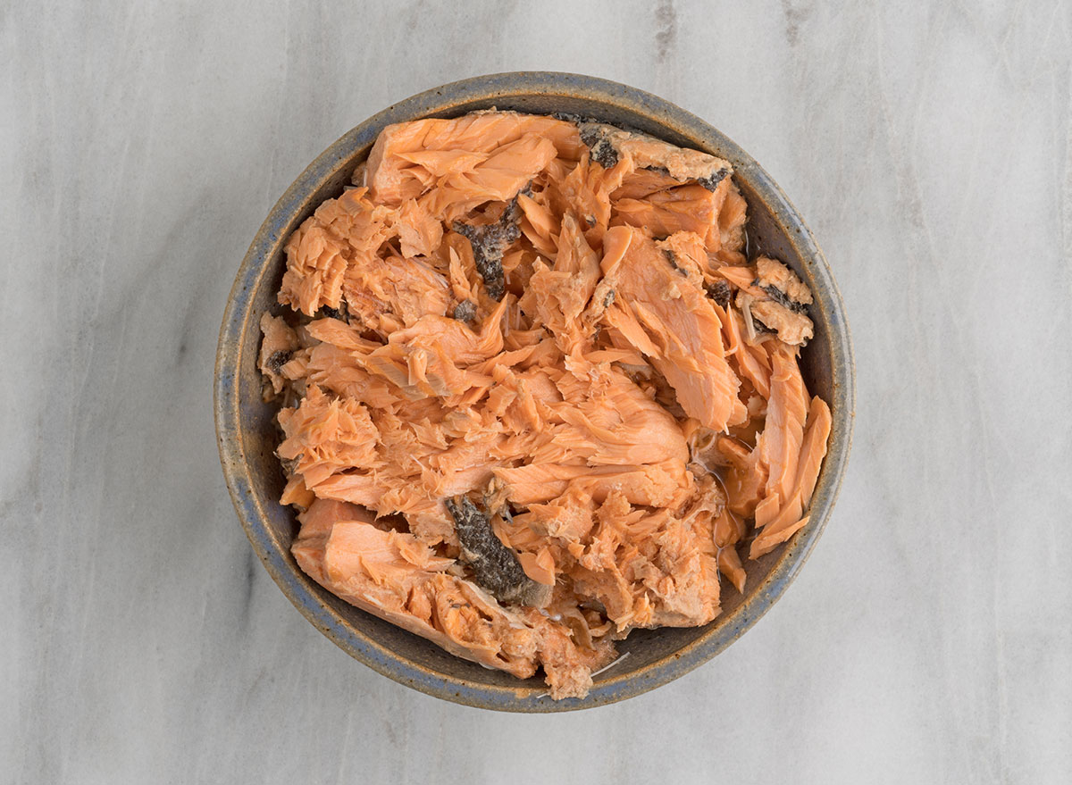 how-to-eat-canned-salmon-fillets