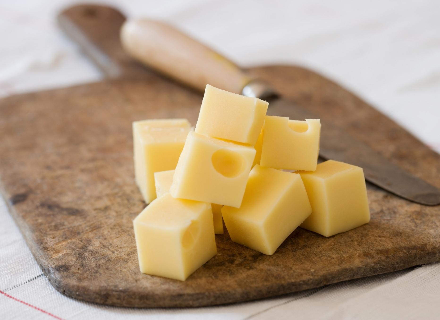 how-to-eat-cheese-cubes