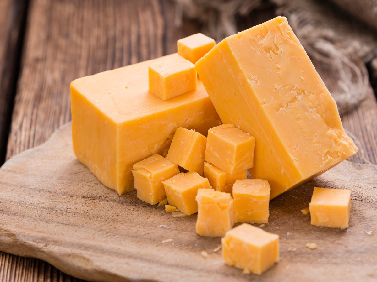 how-to-eat-cheese-from-a-cheese-block