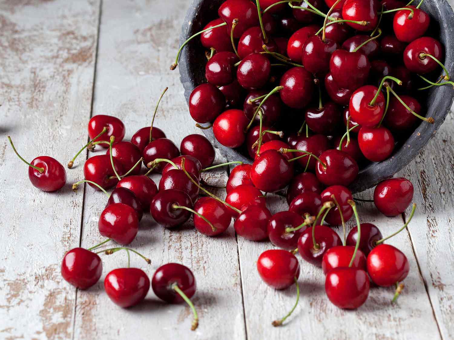 how-to-eat-cherries-without-staining-your-hands