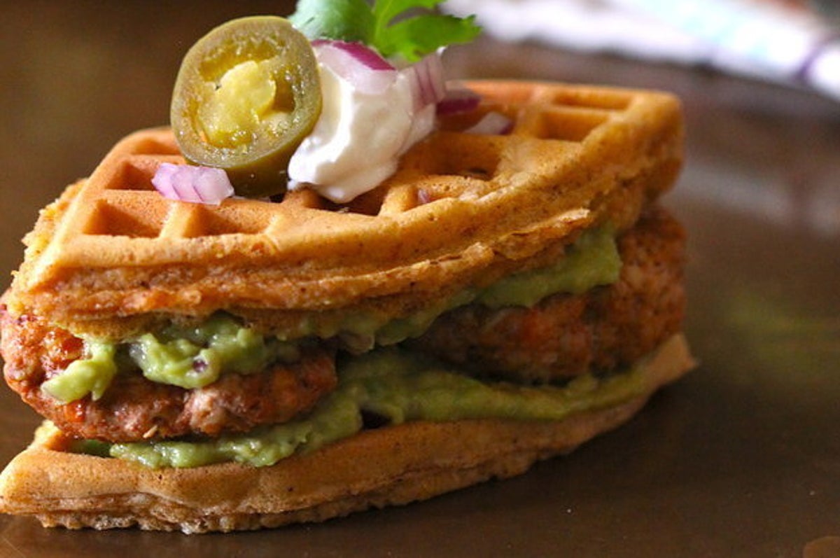 how-to-eat-chicken-and-waffles