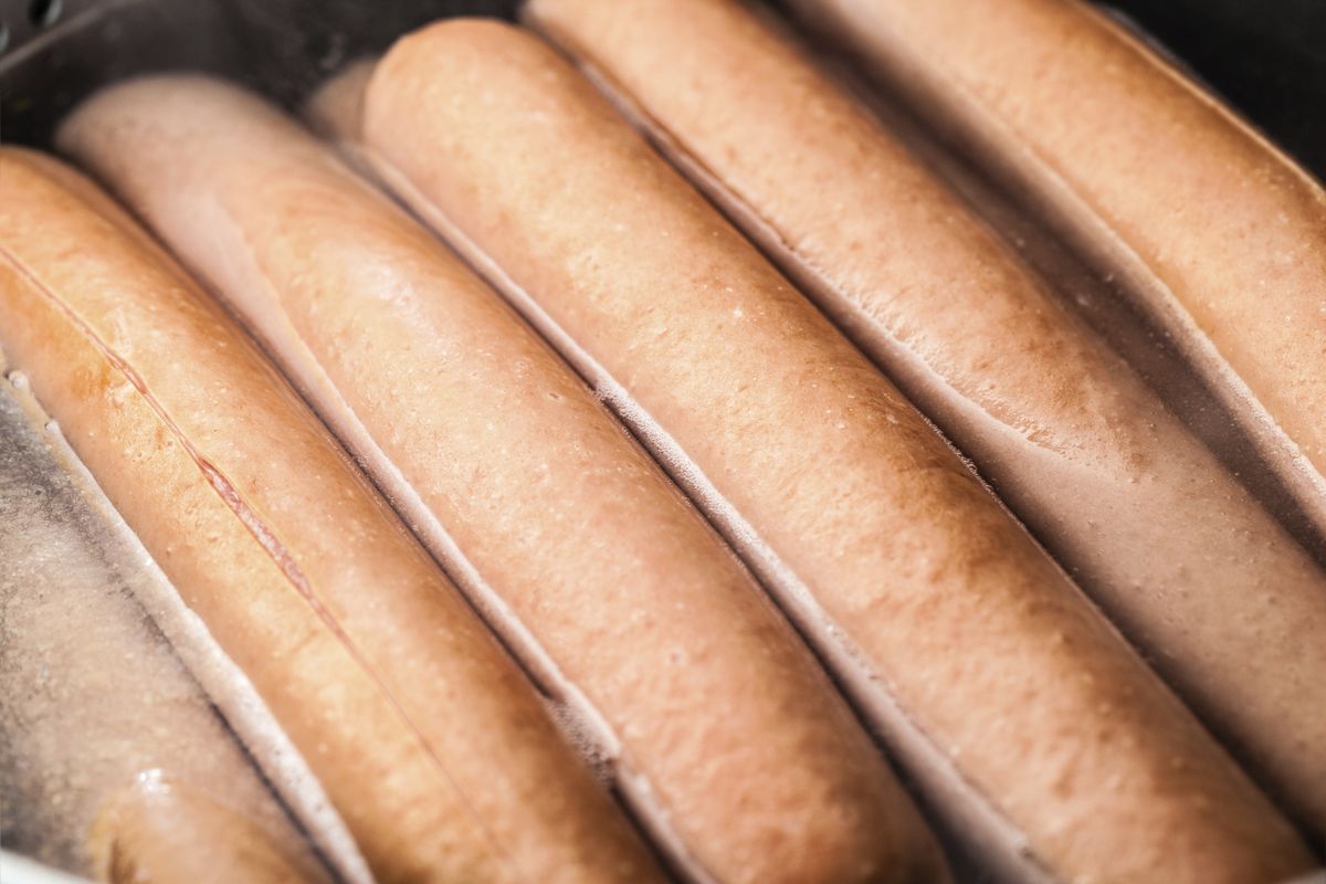 how-to-eat-chicken-hot-dogs