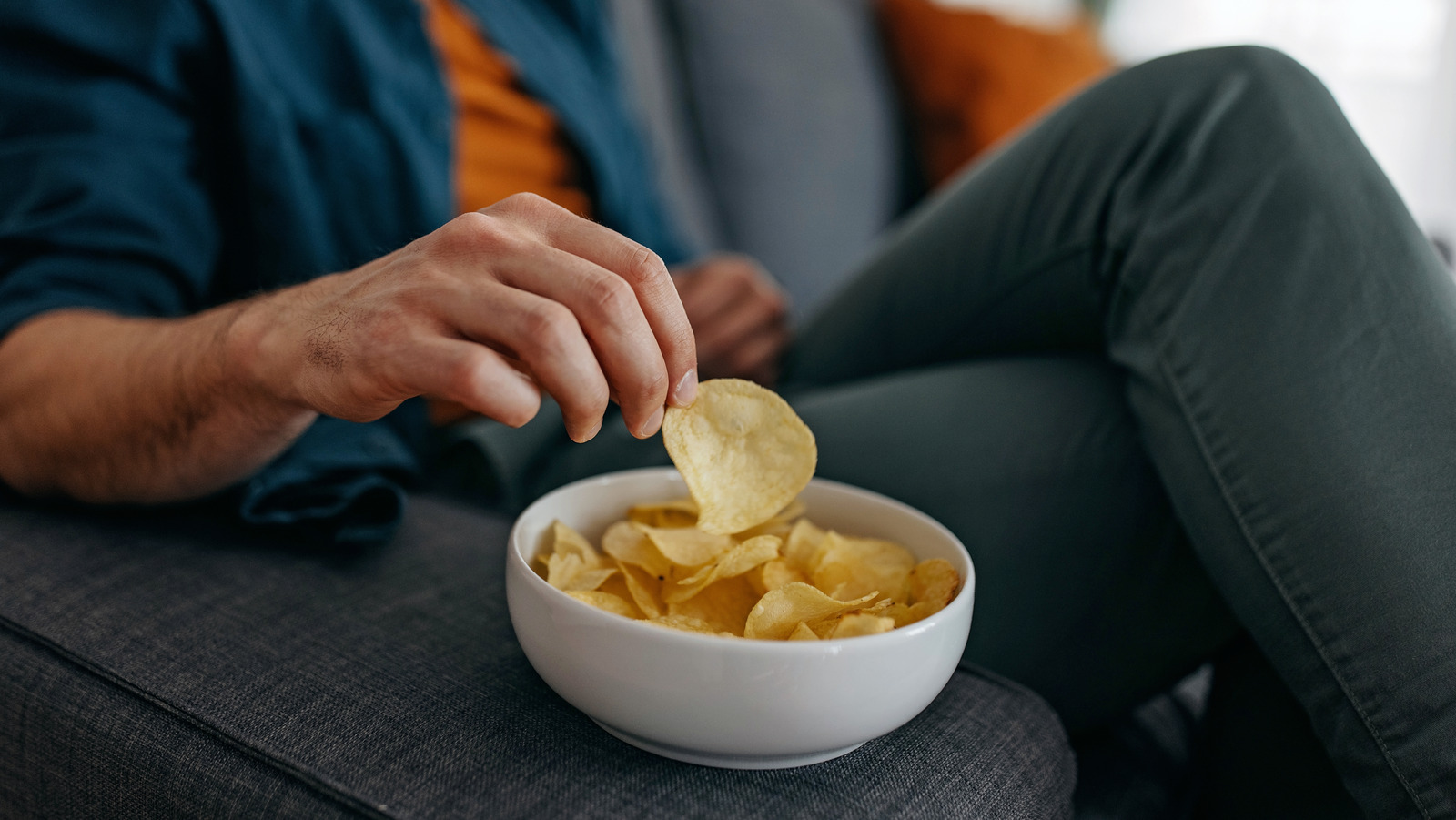 how-to-eat-chips-properly