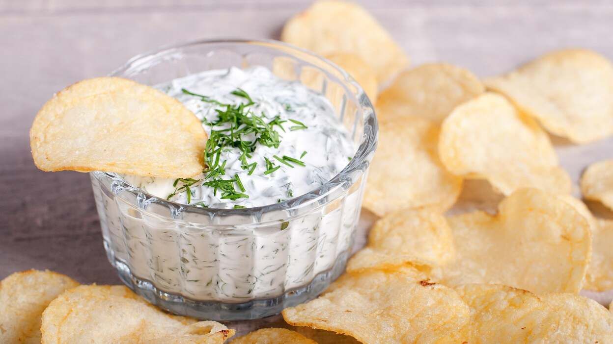 how-to-eat-chips-without-crumbs