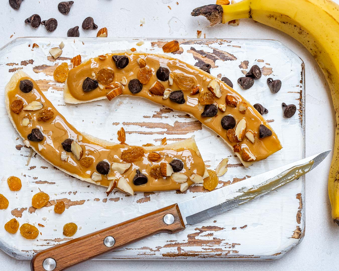 how-to-eat-chocolate-chips-and-peanut-butter-with-banana