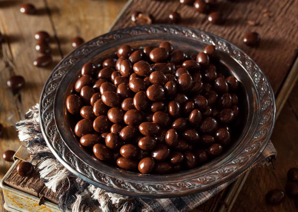 how-to-eat-chocolate-covered-coffee-beans