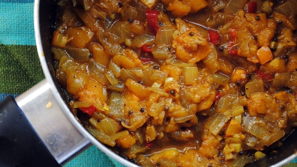 how-to-eat-chutney-with-curry