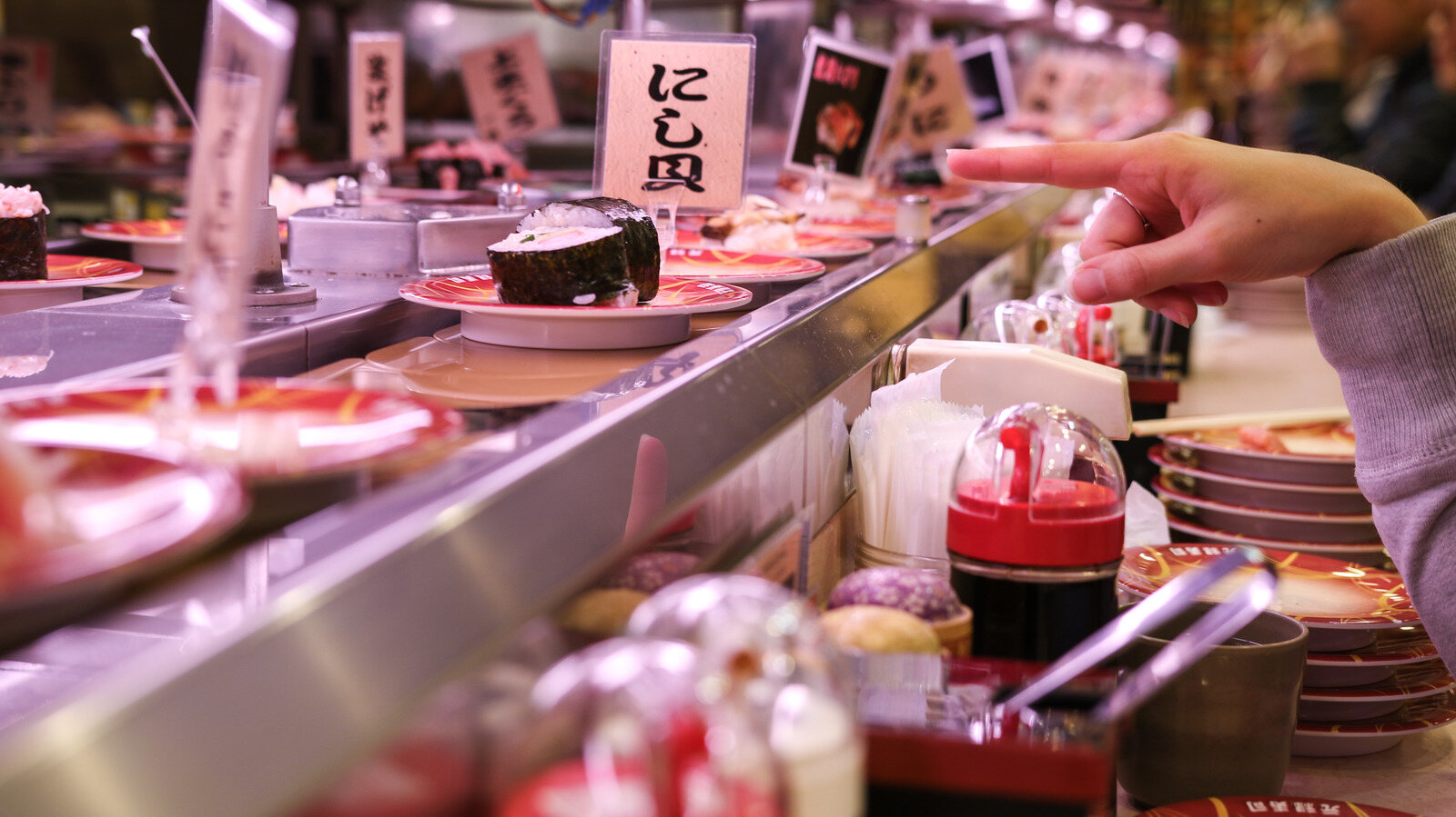 how-to-eat-conveyor-belt-sushi