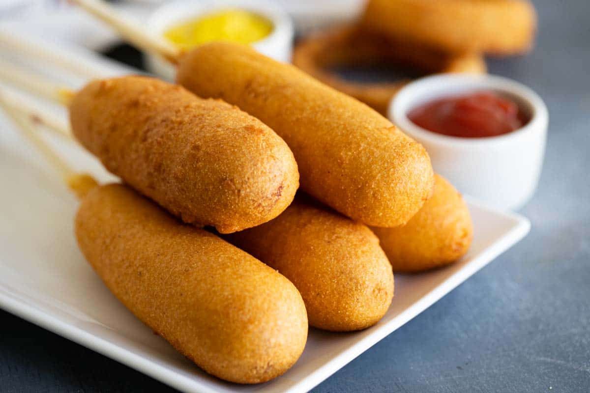 how-to-eat-corn-dogs