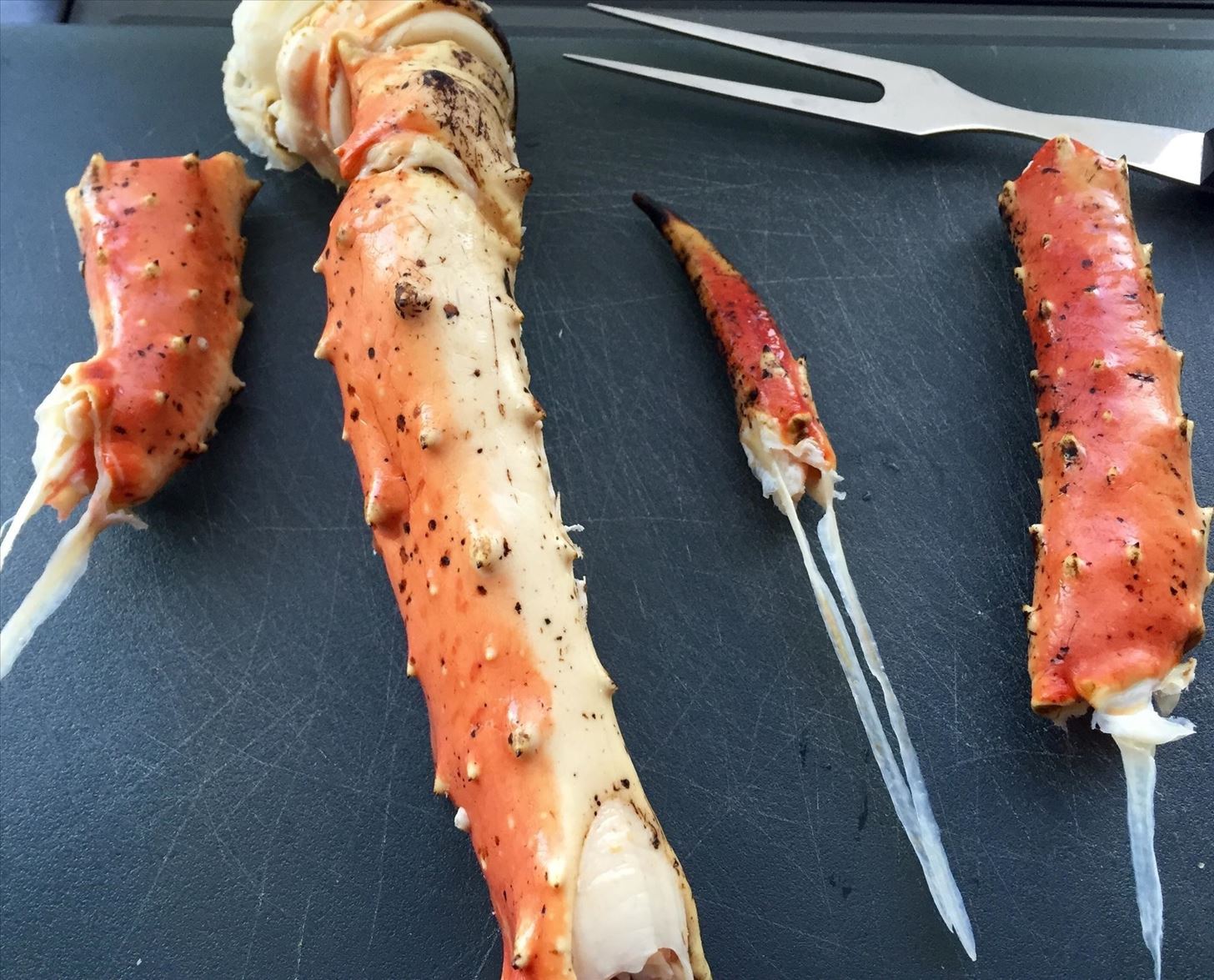 how-to-eat-crab-claws-without-tools