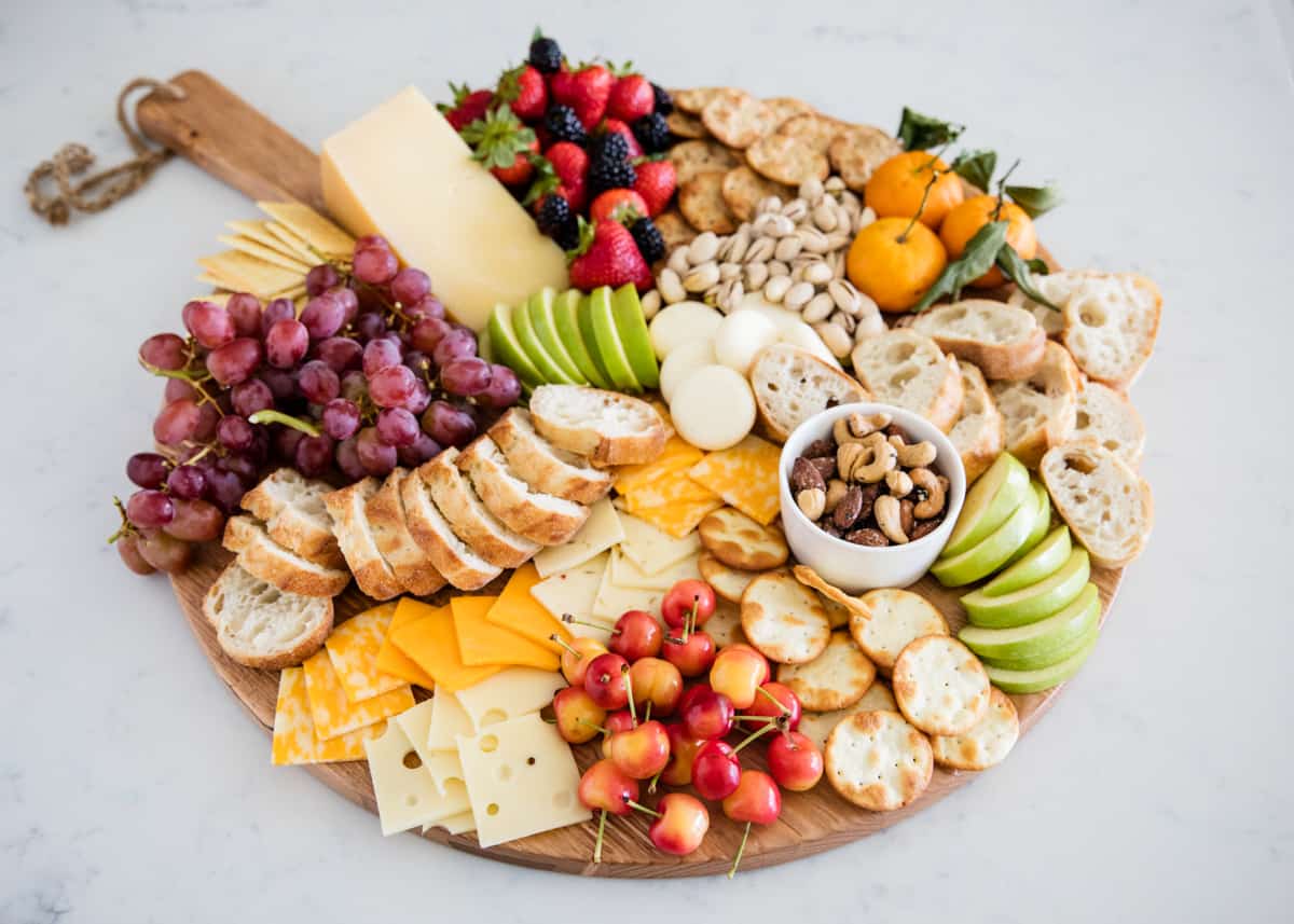 how-to-eat-crackers-cheese-and-fruit