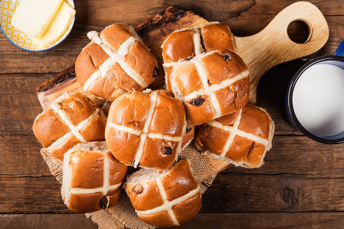 how-to-eat-cross-buns