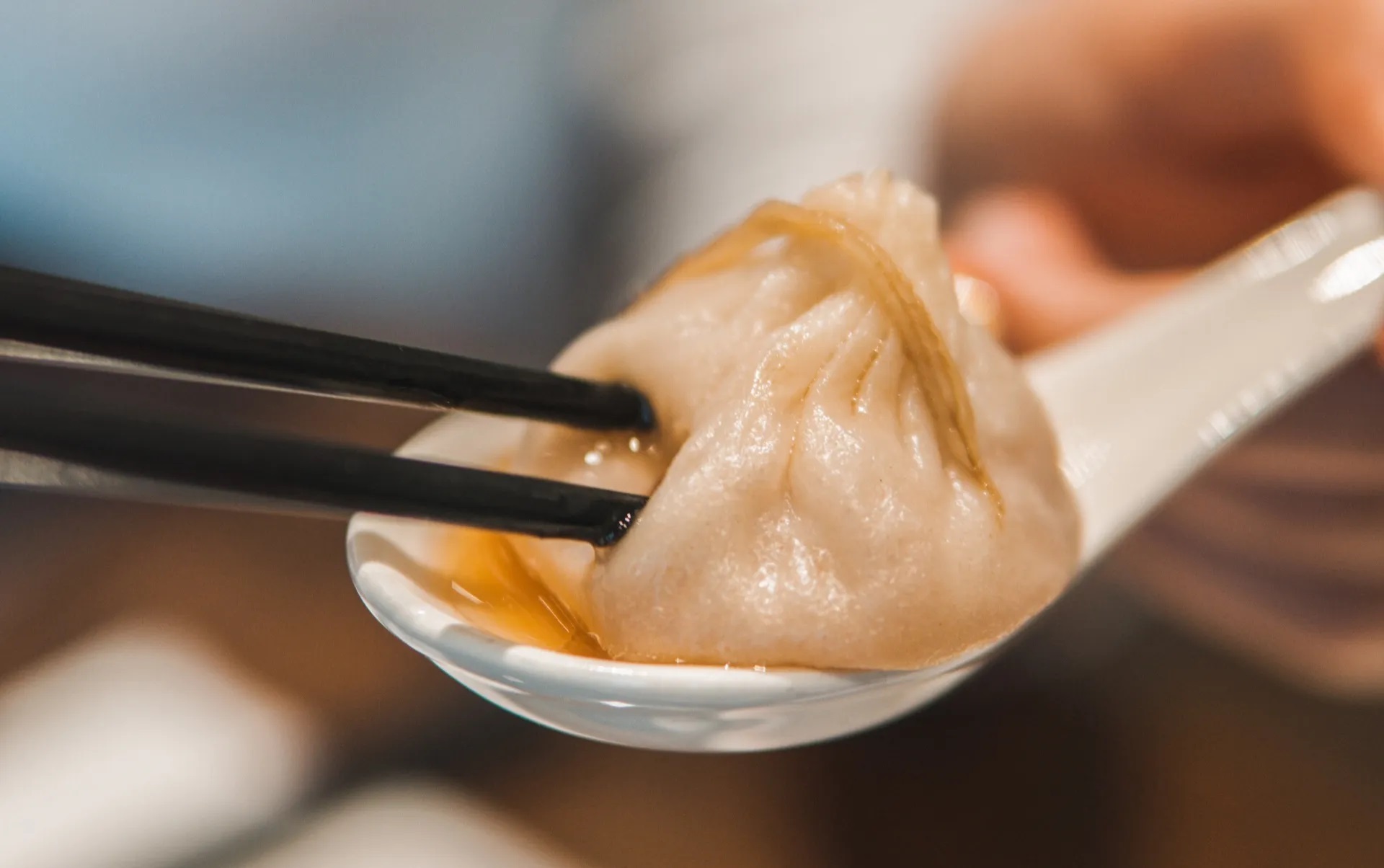 how-to-eat-din-tai-fung-dumplings